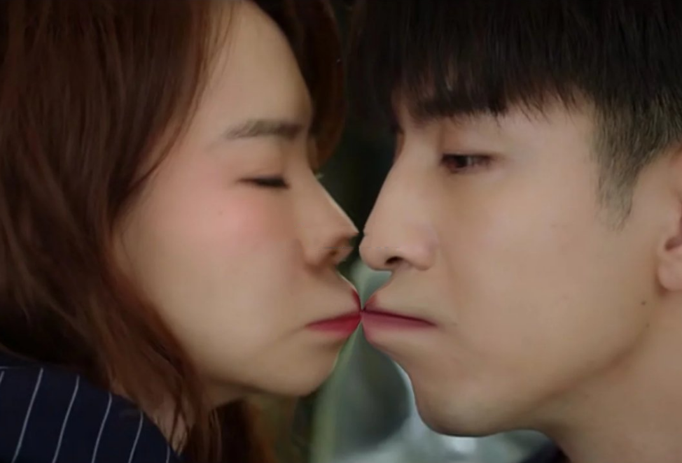 沈梦辰追剧上瘾,请求导演给戚薇加吻戏,没想到本尊亲自上线回应