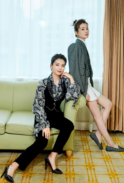刘涛乔欣合体拍时尚大片,两人合影身高持平,乔欣鞋子成"亮点"