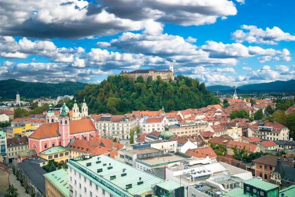 距离首都卢布尔雅那不远,小城镇克拉尼(kranj)是相当理想的一日游目的