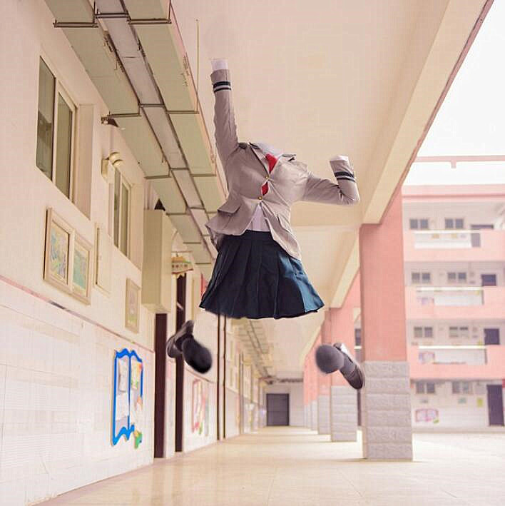 初中生cos"叶隐",只能看见校服在跑,这是怎么做到的?