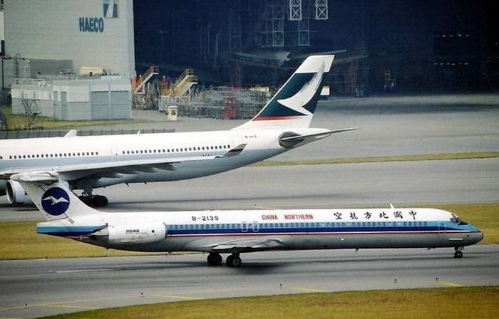 一架隶属于中国北方航空公司的麦道md-82型客机(民航注册编号b-2136