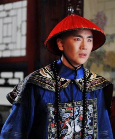 甄嬛传:温实初追求甄嬛到底输在哪里?这一细节透露出他的人品