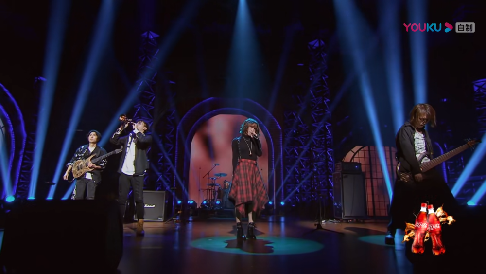 从女团到乐队 陈乐一的百变造型跟歌声一样动人 难怪荣登团宠 腾讯新闻