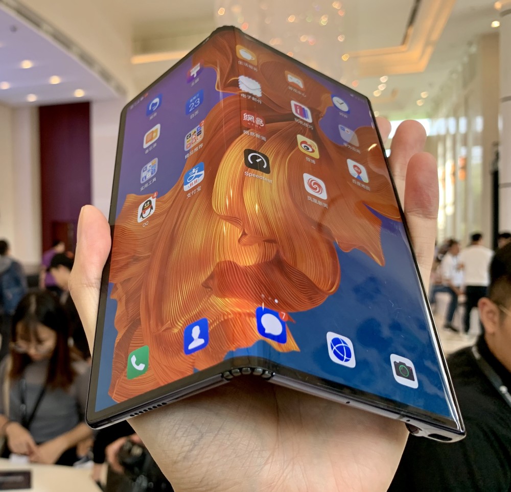 16999元华为5g折叠屏手机mate x真机上手 粮仓新宠