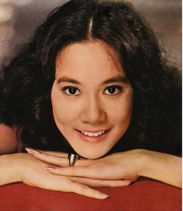 67岁苗可秀罕有露脸tvb气质风韵犹存三度恋有妇之夫未果至今未婚
