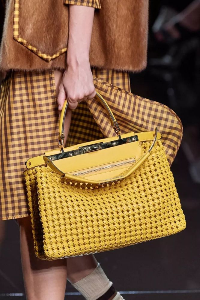 精彩的包袋秀 fendi 2020春夏系时装秀中的包袋