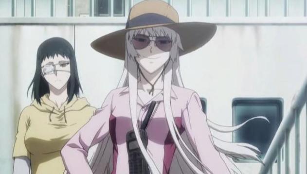 法尔梅《军火女王》共24集,分为两部,每部12集,基本每2,3集就是一个