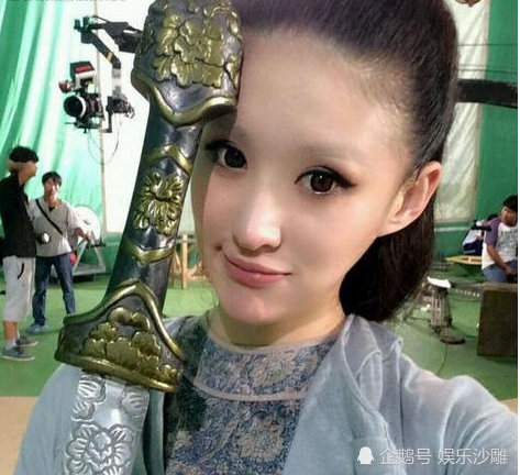 还记得《花千骨》中的绿鞘吗?当她画上眉毛,网友:是心动的感觉!