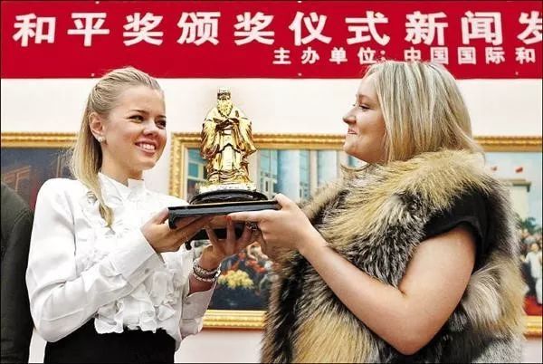 被嫌弃的孔子和平奖的一生