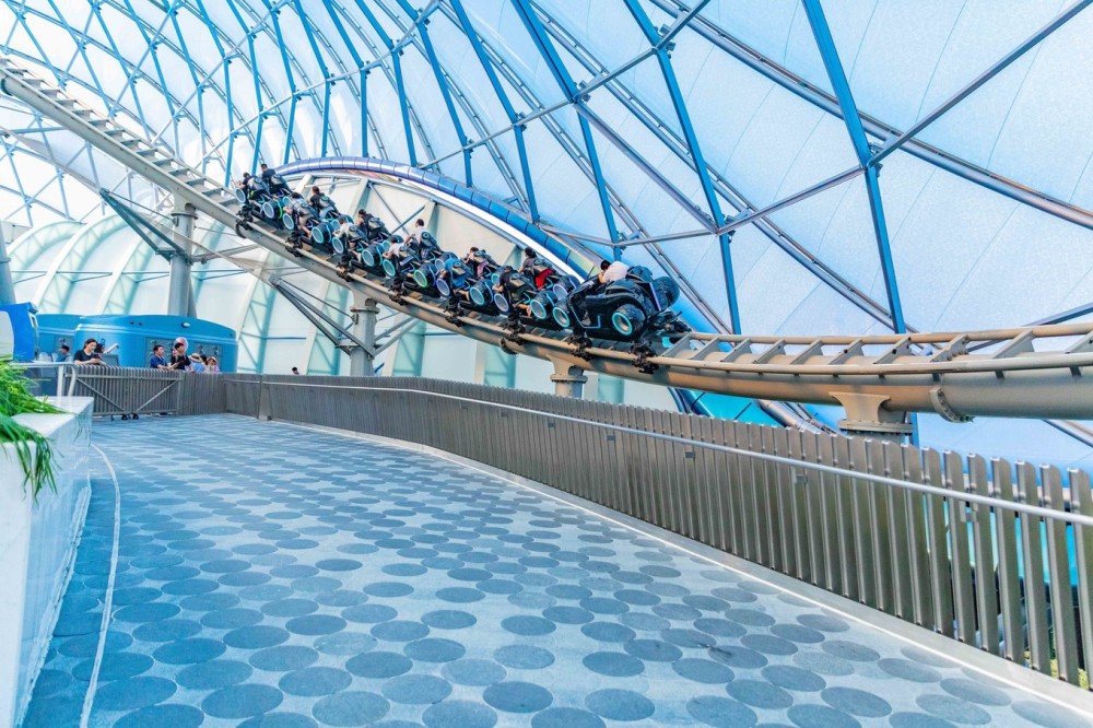 迪士尼最刺激"过山车",一轮下来脚直接变软,网友:还想再玩!_腾讯新闻