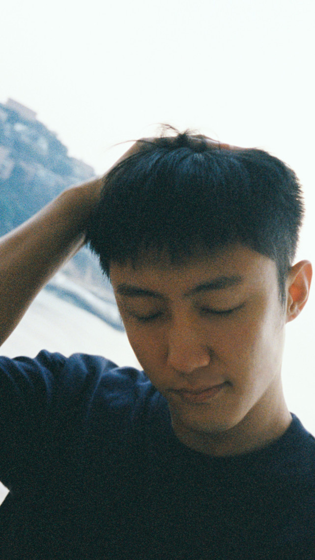 黄景瑜治愈系写真来袭一脸呆萌的模样真可爱