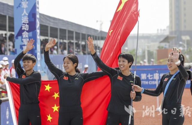 再夺一金!军事五项女子障碍跑接力中国队夺冠