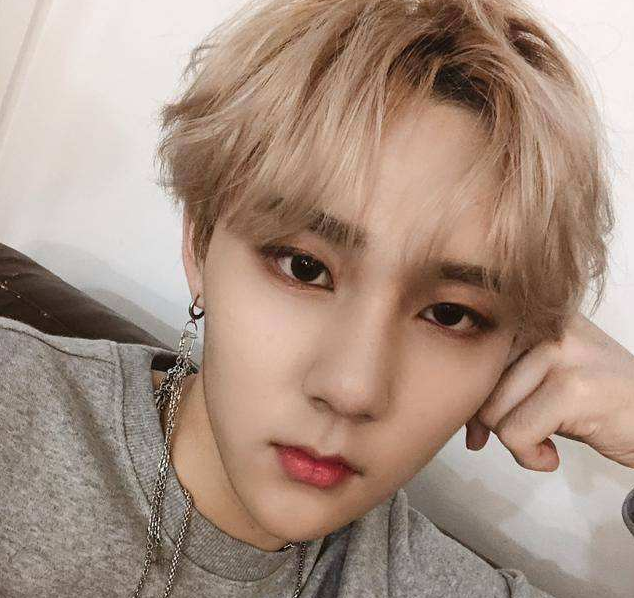 阳光帅气的李权哲年纪虽小,却多才多艺,颜值与实力并存!