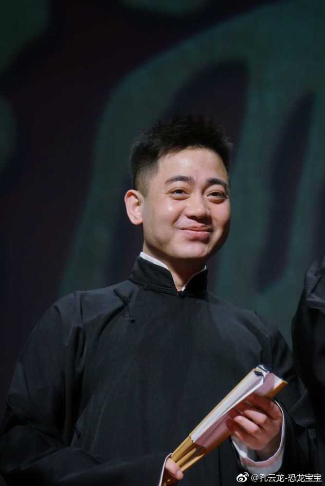 张云雷神秘黑衣男性友人?吻别?你是要笑死我好继承我的花呗吗?