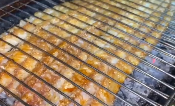 跟隔壁邻居学的烤"鱼刺"方法,软嫩鲜香,比鱼肉还好吃_腾讯新闻