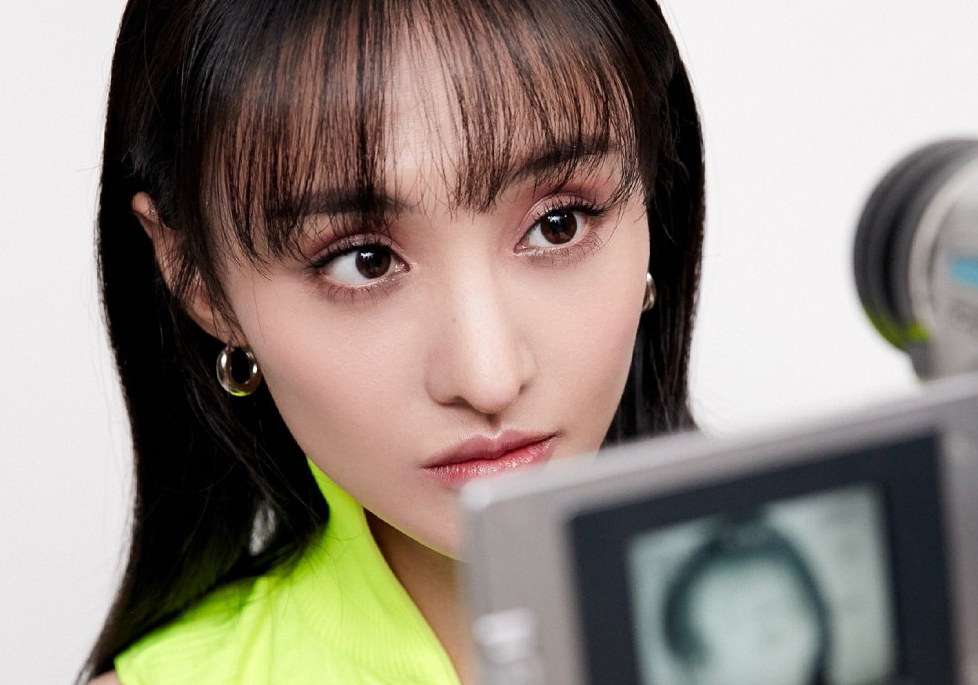 郑爽又"换脸"?鼻子变长被指像巫婆,网友:不忍直视!