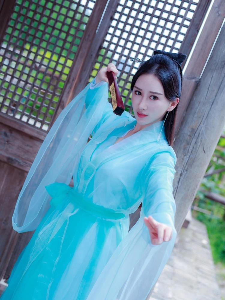 仙气缈缈,宛如画中的仙子一样