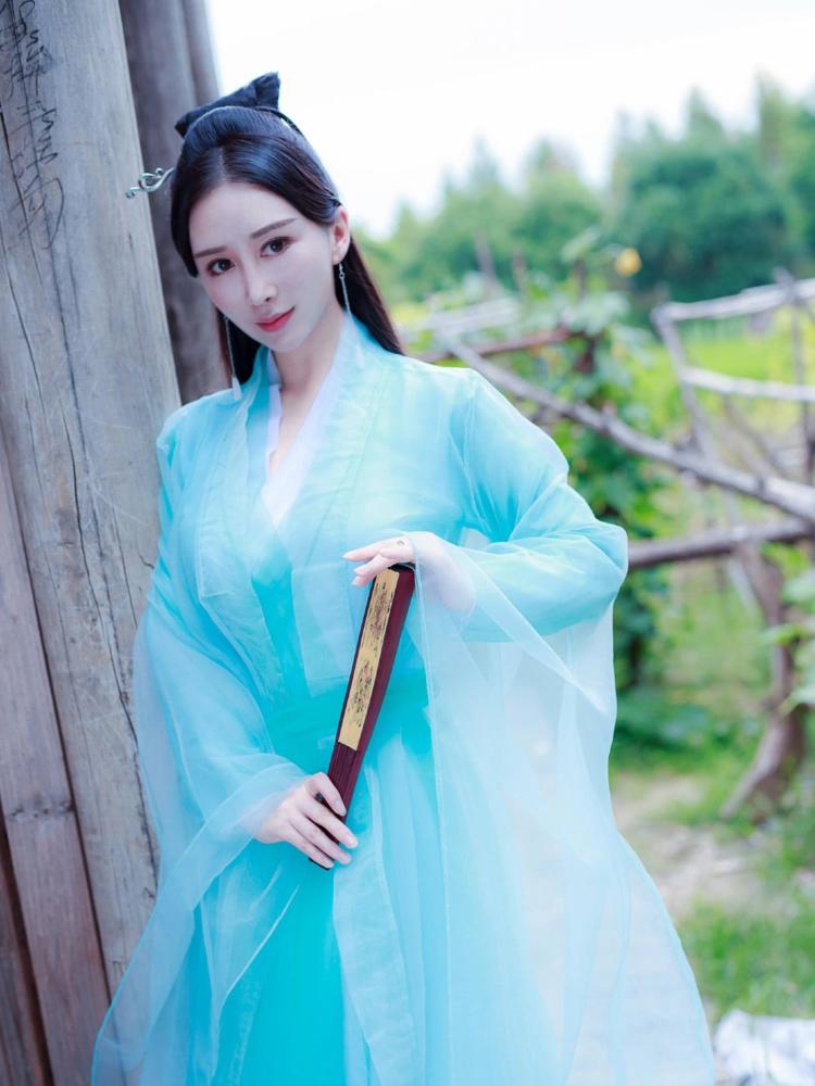 仙气缈缈,宛如画中的仙子一样