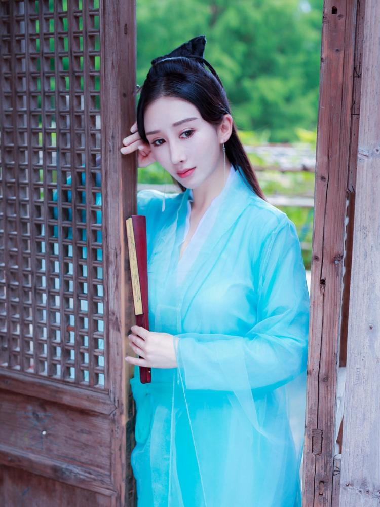 仙气缈缈,宛如画中的仙子一样