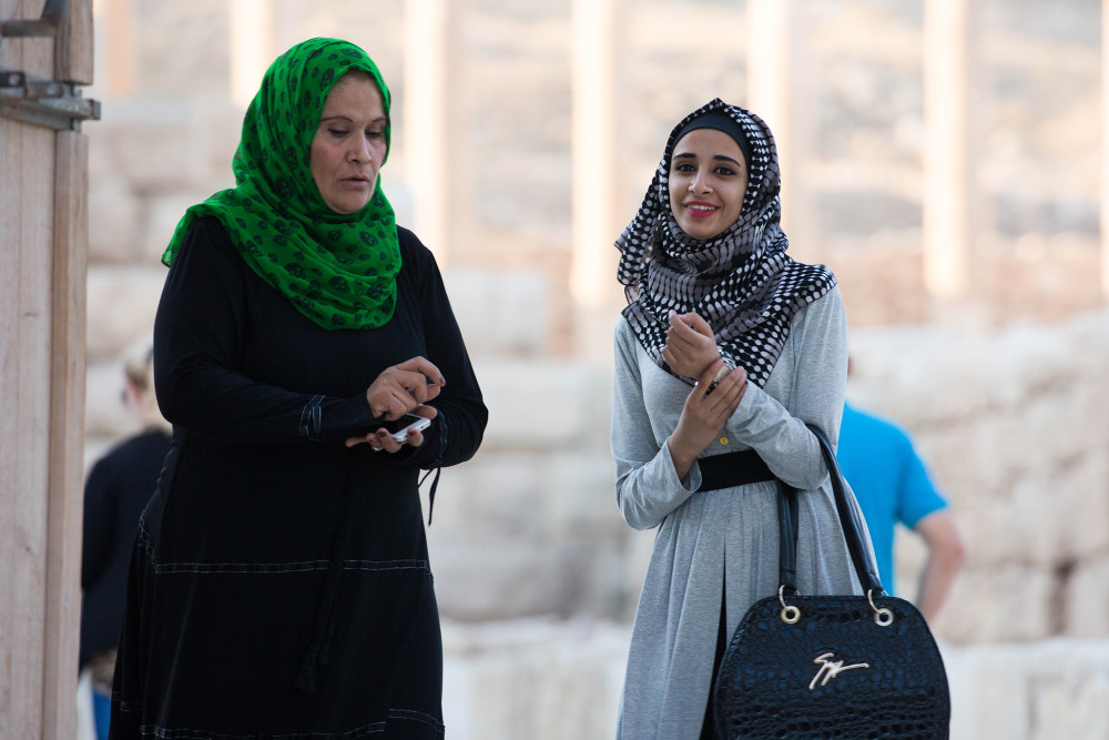 约旦美女运动员比赛中途头巾滑落对手这一动作暖哭众人