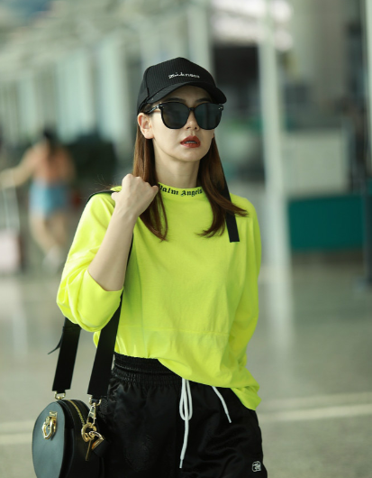 33岁马天宇穿荧光绿自带减龄感,郑爽戚薇也是荧光绿的忠实粉丝