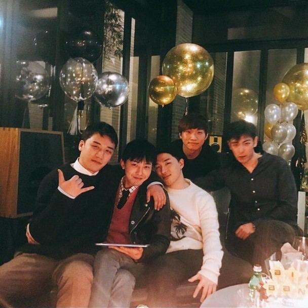 权志龙在1994年作为儿童组合roora成员出道,当时的年龄虽然很小,但是