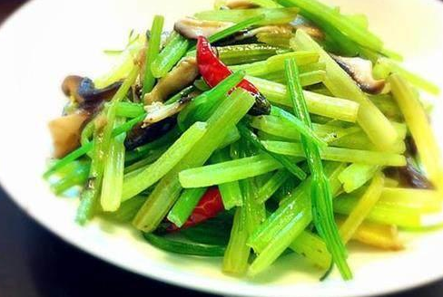 芹菜的4种美味搭配营养美味好吃不贵