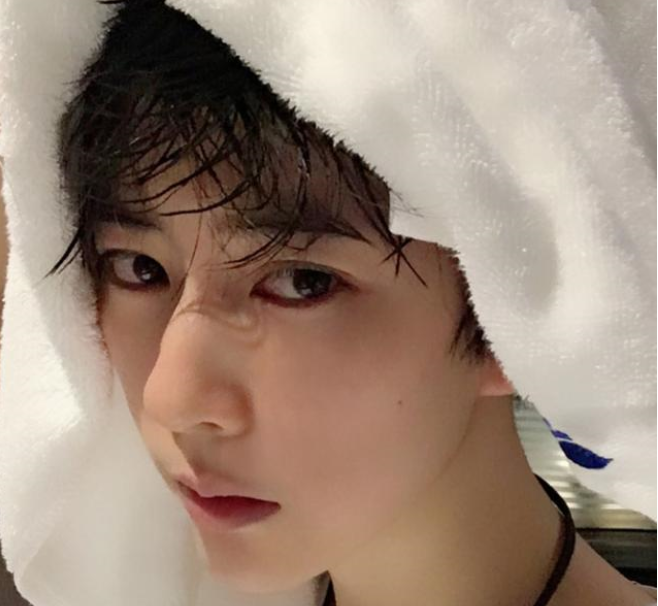 cos圈大佬熊祁颜值靠化妆?看到素颜照,我们都被骗了!