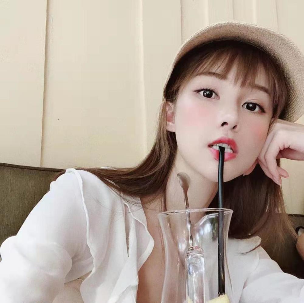 和平精英:宝子啊直播高能不断,灭队后唱歌庆祝,却遭安全区制裁