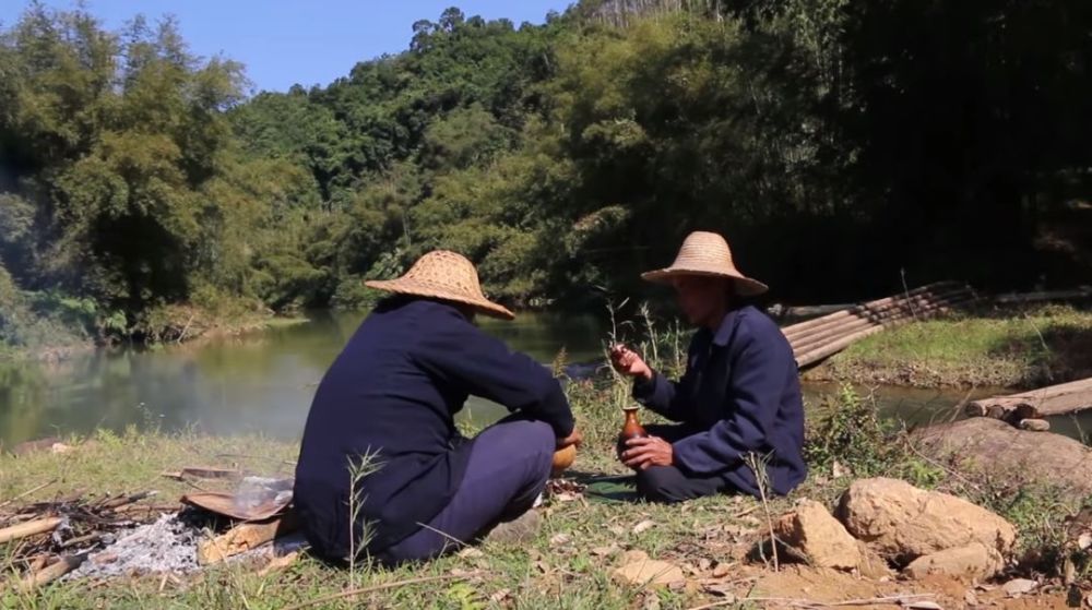 山东|山东有个大爷版李子柒！“玩木头”爆红海外！能造2600年前“鲁班凳”