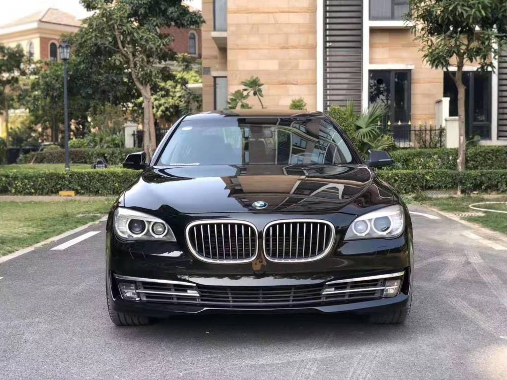 四 驱宝马750li,现仅卖22万,实拍2015款