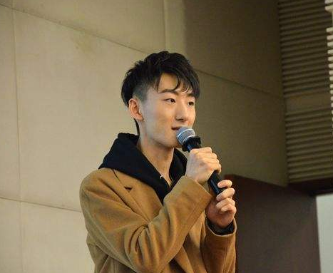 通过敖丙这个角色,有不少网友也关注到了这个配音演员,表示很喜欢这个