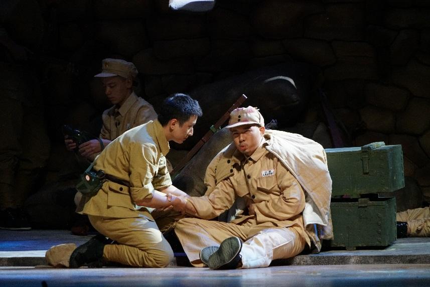 谷程说,"初读剧本的时候就被其中的故事感动,来到新疆伊吾和当地各族