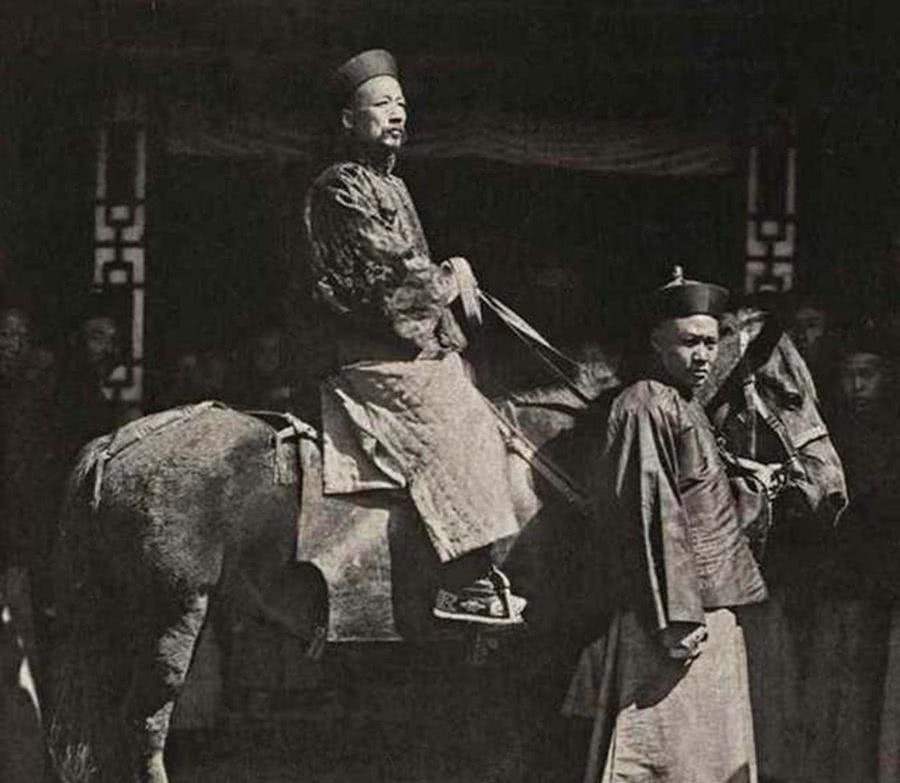 作为正白旗出身的伟大作家曹雪芹,注重写实的文风,对于贾宝玉的骑术