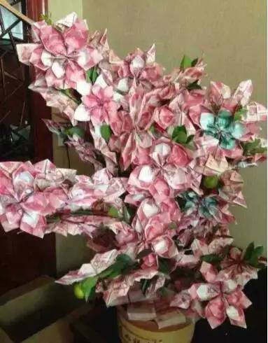 你贵人扶一香送你摇钱树一条祝福带六香二〇21百花香伴你整一年美满雷