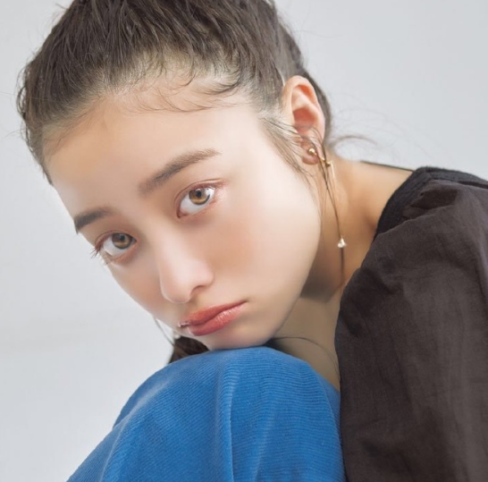 桥本环奈为何不肯露额头?当她"掀开"刘海时,无数宅男梦醒了