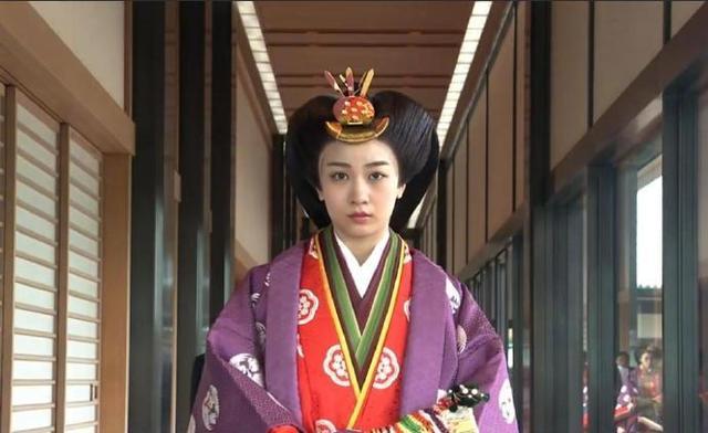 作为颜控,报妹一眼就锁定了最后这位,佳子内亲王.