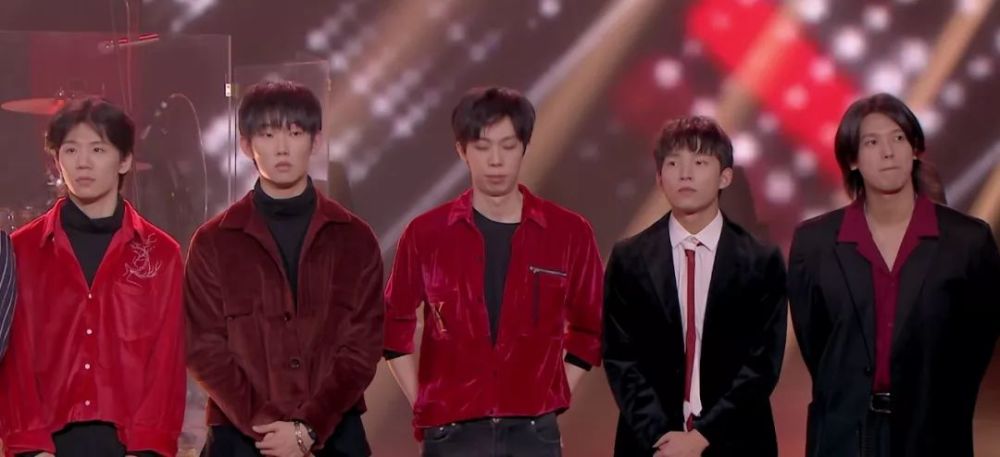 临时拼凑的"迷航乐队"最先出局,然后轮到郭采洁,白举纲的犬舍乐队