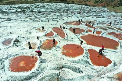 神秘的囊谦古盐泉