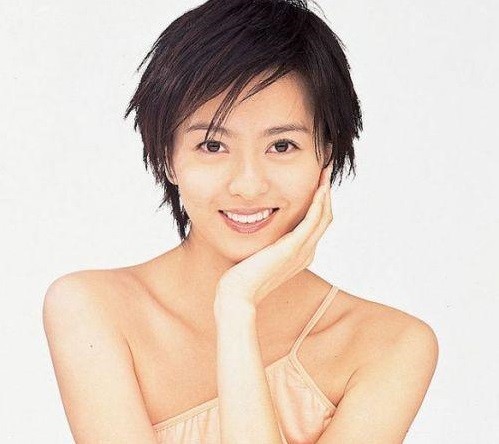 梁咏琪婚后魅力不减,4岁混血女儿颜值爆表