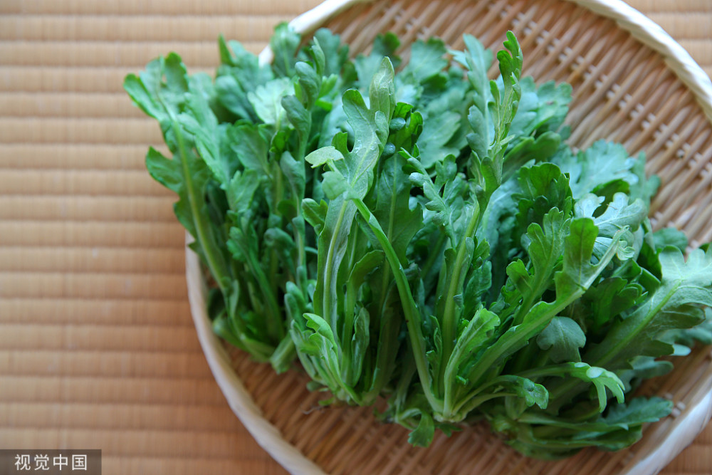 茼蒿又称"皇帝菜",吃它对身体有什么好处?需注意哪些事项?