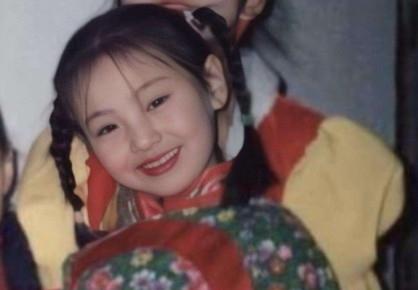 女星童年照,郑爽有灵气,刘亦菲像公主,而杨紫从小就暴露喜剧天赋