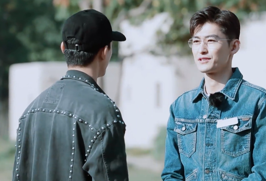 《亲爱的客栈》开播,演员站位让人不解,直接暗示最终合伙人?