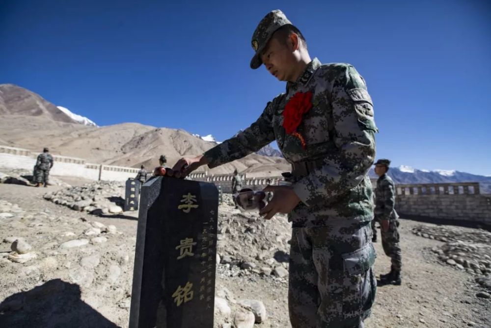 "再亲吻一次康西瓦"!19名老兵泪别昆仑