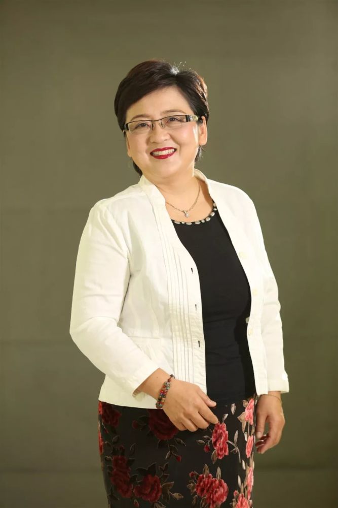 在荷兰苏雪梅遇见爱情并嫁给了爱情在与丈夫的相识,相知,相爱中他们用