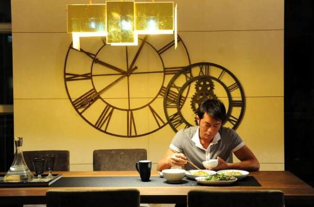 《枪王之王》中高富帅的关友博,是如何一步一步走到绝境的?