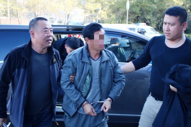 同一着装，同一地点，鞍山连续4名女子被抢劫