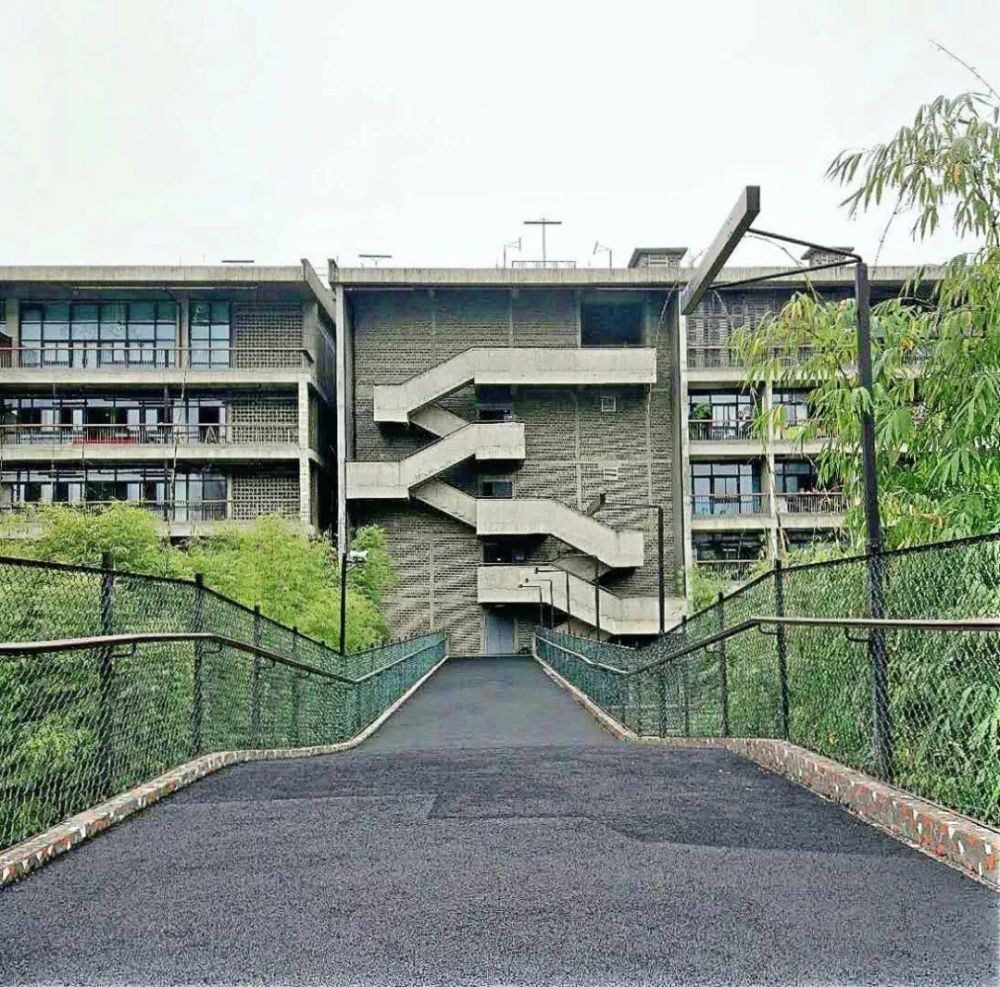 寻找建筑物的精神跨度--刘家琨