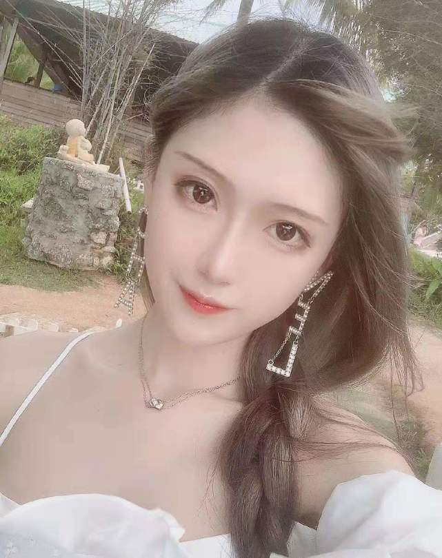 职业cos的腐团儿素颜照有多美?直男粉丝:怎么没有眉毛?