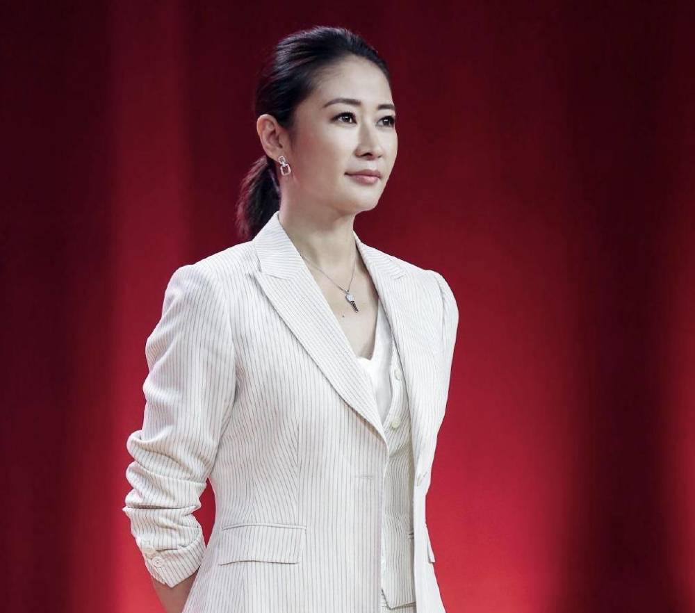 努力撕掉管虎老婆标签,梁静回归舞台首战失利,演技饱受质疑?